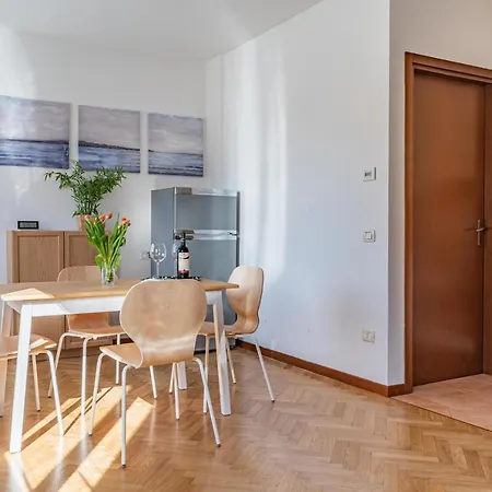 Guesthost - Parco Ducale Duplex With Parking شقة *