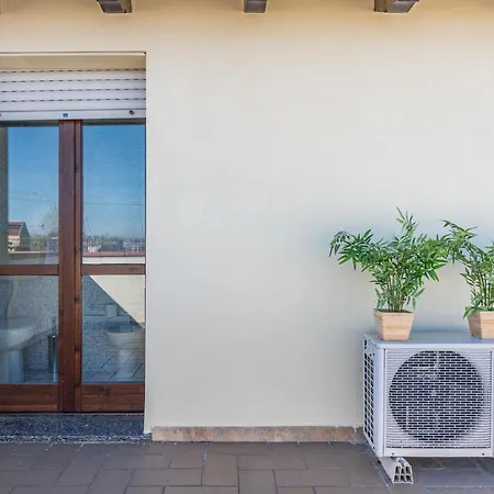 Guesthost - Parco Ducale Duplex With Parking شقة *