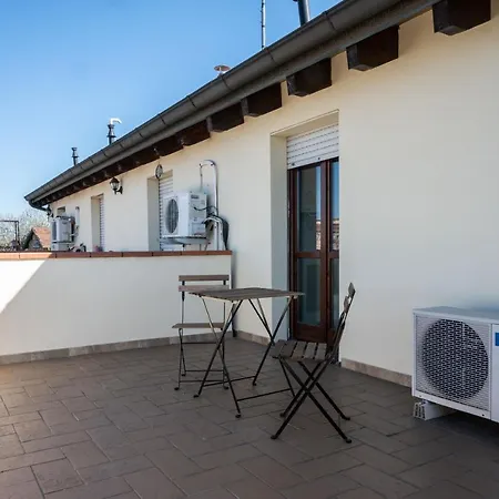 شقة Guesthost - Parco Ducale Duplex With Parking *