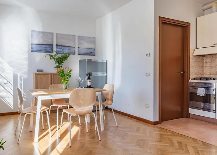Guesthost - Parco Ducale Duplex With Parking شقة *