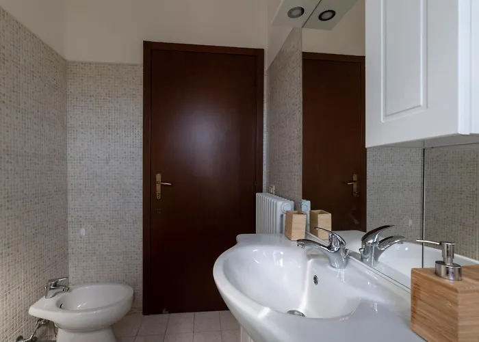 Guesthost - Parco Ducale Duplex With Parking شقة