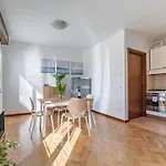 Guesthost - Parco Ducale Duplex With Parking Parma