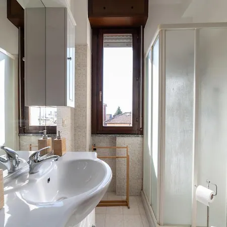 Guesthost - Parco Ducale Duplex With Parking 아파트 파르마